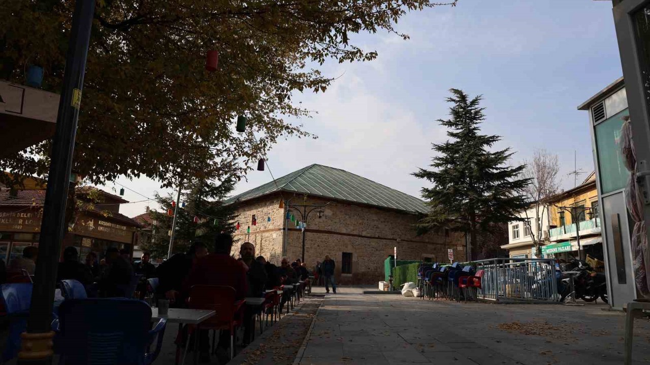 Osmanlı Mirası 161 yıllık Kırşehir Camii kırlangıç tavanıyla göz kamaştırıyor
