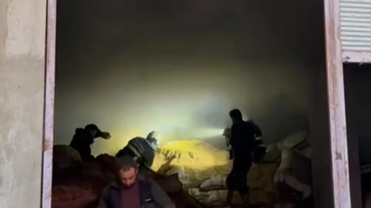 Batman’da saman ve arpa deposunda yangın
