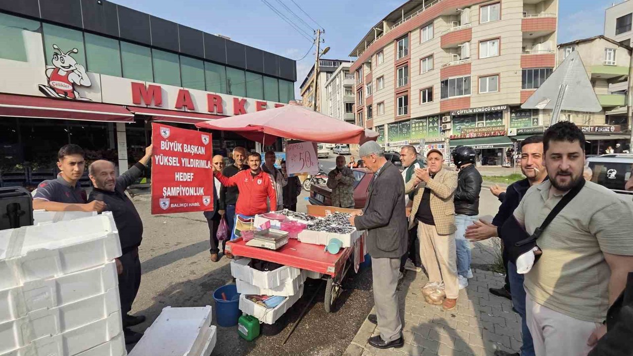Fanatik balıkçı çıldırdı, hamsiyi 25 TL’den sattı
