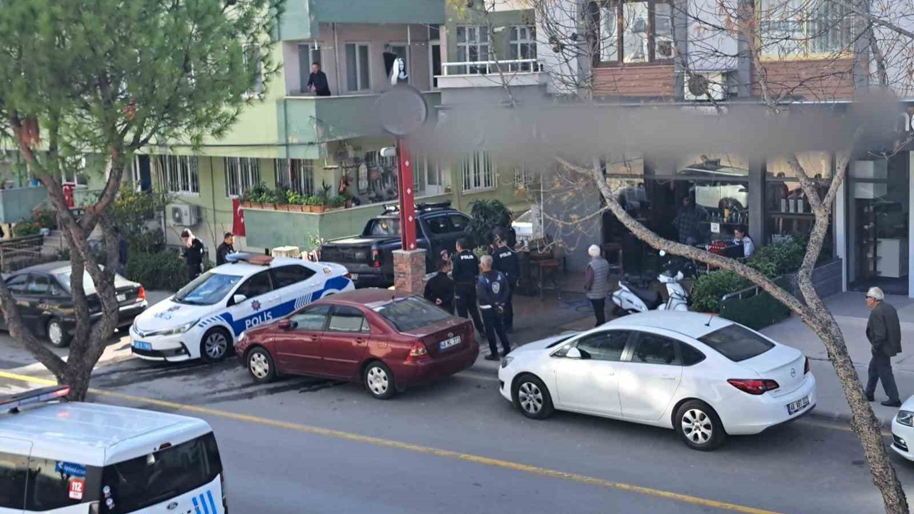 Menteşe’de alacak verecek kavgası kanlı bitti: 1’i ağır 2 yaralı
