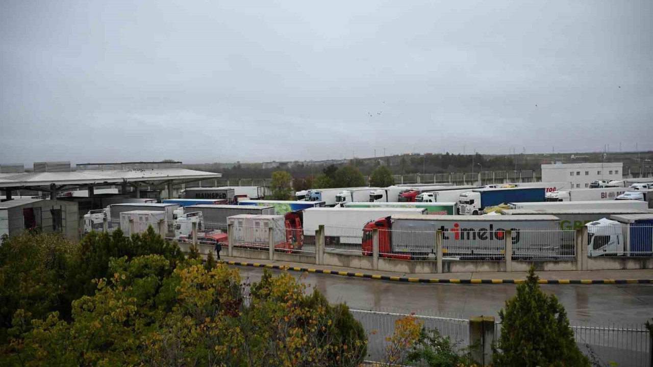 Kapıkule’de rekor geçiş: 1 saatte 96 tır işlem gördü
