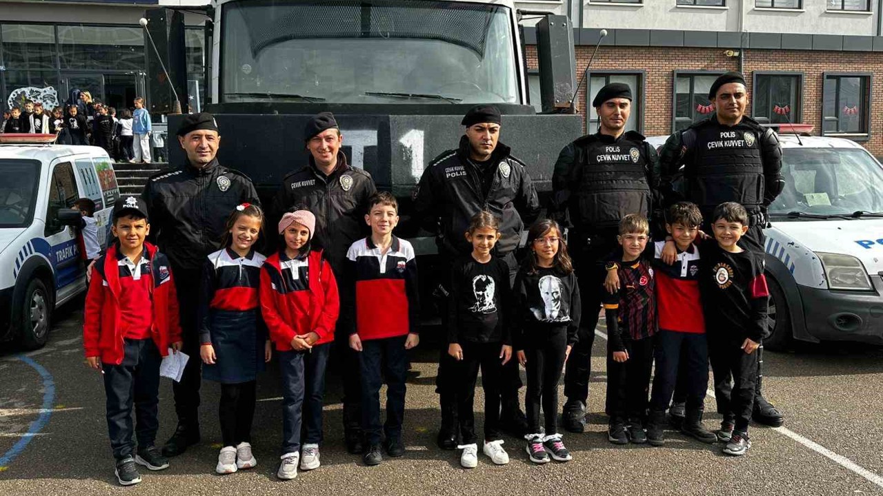 Minik kızın başkanlık vaadi protokol üyelerini harekete geçirdi
