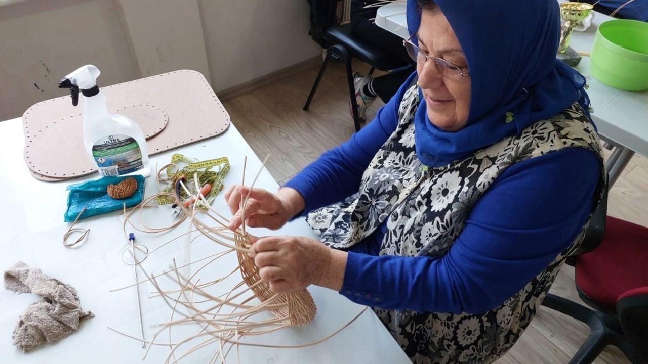 KAR-MEK’te üretken eller iş başında
