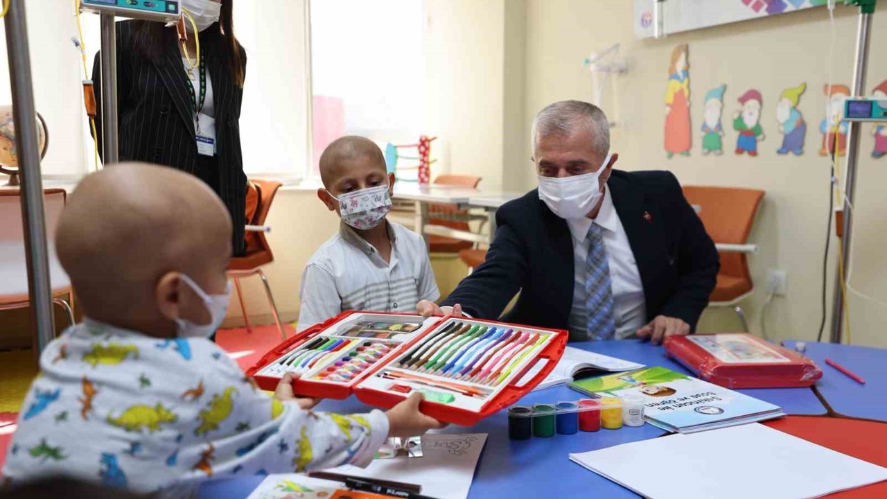 Tahmazoğlu’ndan lösemili çocuklara moral
