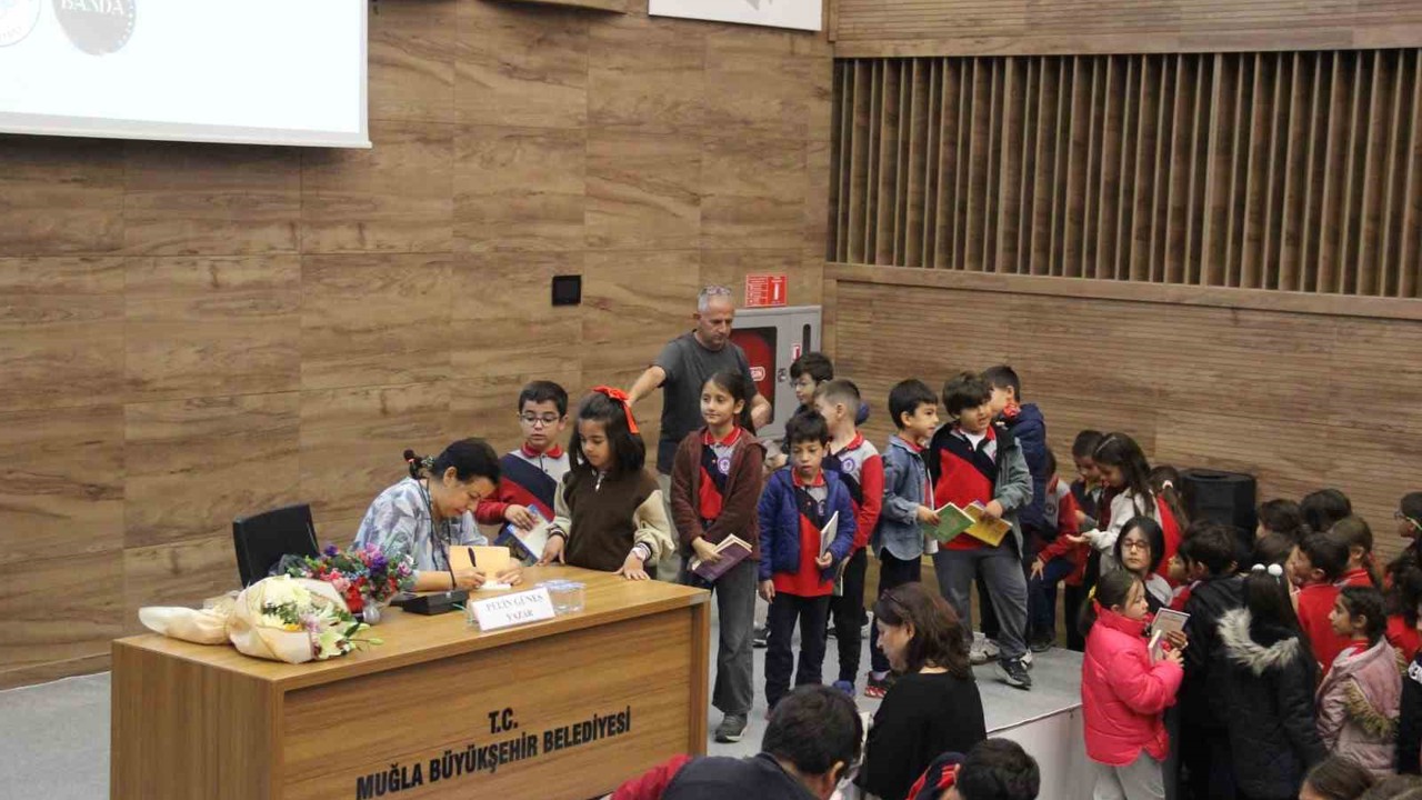 Muğla Büyükşehir Belediyesi Pelin Güneş’i minik okurlarla buluşturdu
