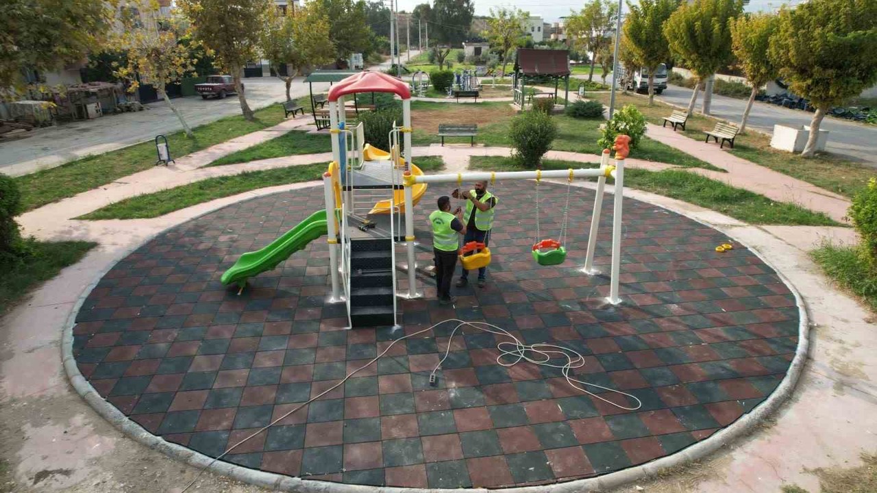 Akdeniz’in parklarında yenileme çalışmaları devam ediyor
