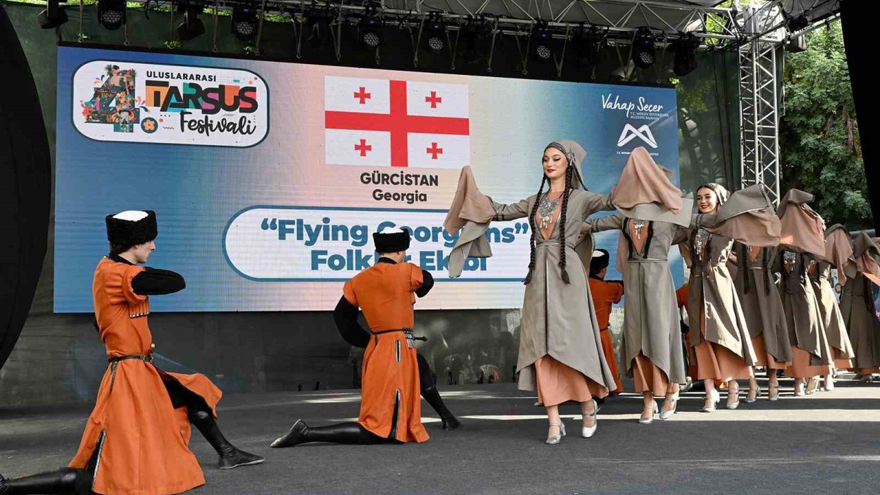 Tarsus’u karnaval kentine dönüştüren ’4. Uluslararası Tarsus Festivali’ başladı
