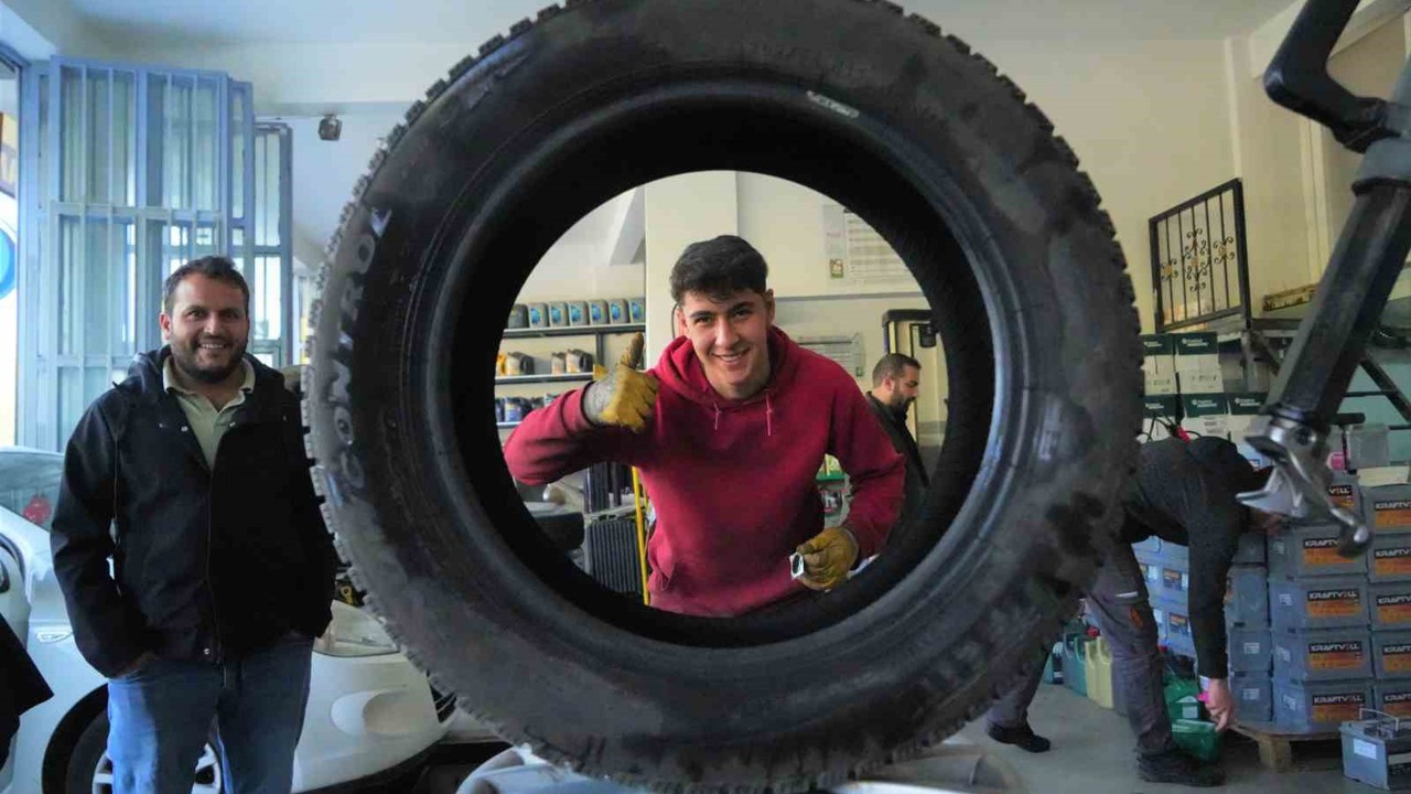 Muş’ta lastikçilerde kış lastiği yoğunluğu başladı
