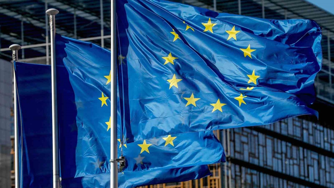 AB, Ruslara çok girişli Schengen vizesini kaldırıyor
