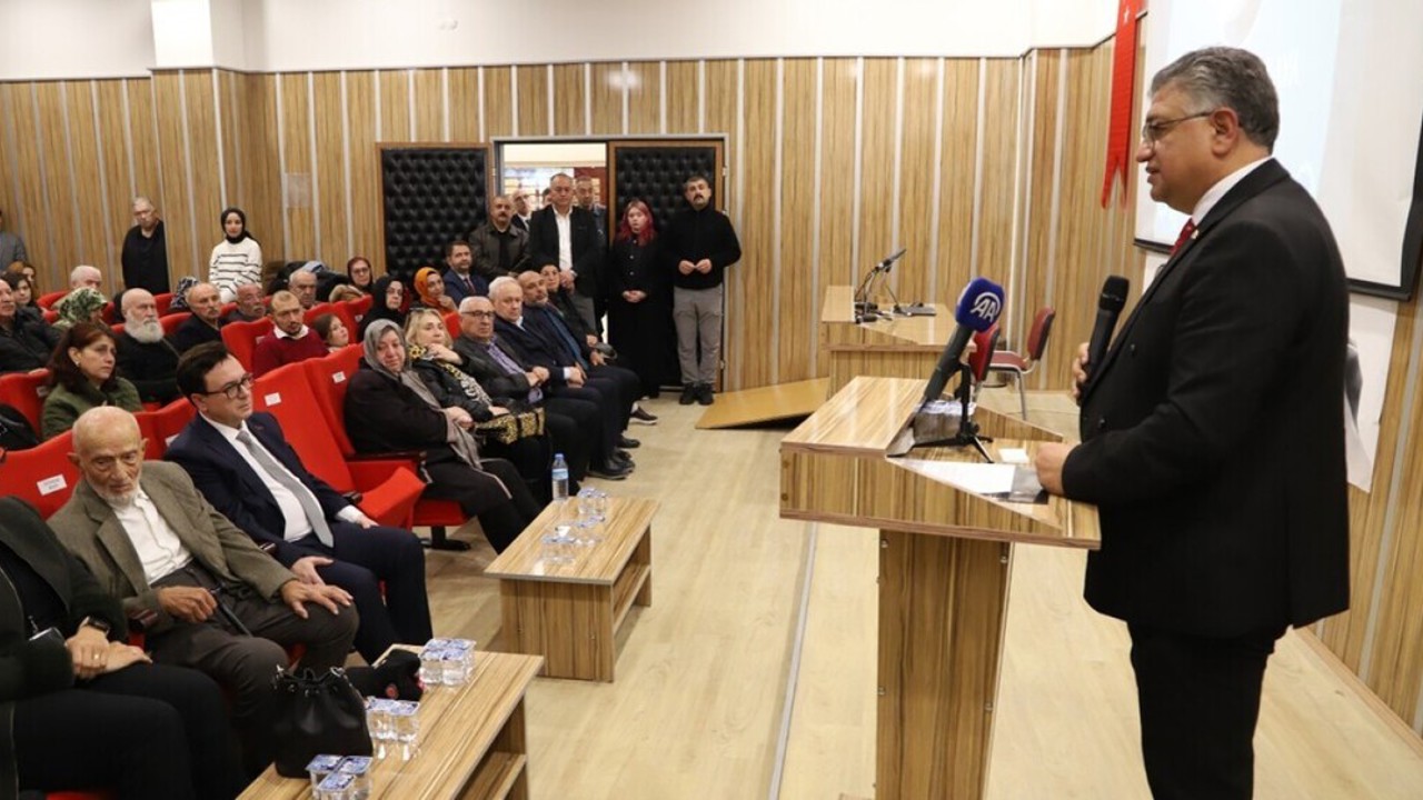 "Yaşayan İnsan Hazinesi" unvanına sahip çini sanatçısı Hamza Üstünkaya için DPÜ’de anma töreni düzenlendi
