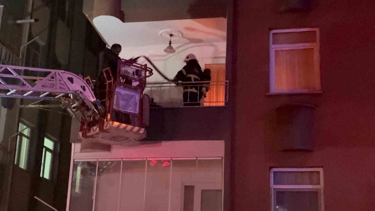 Ordu’da yangında evde mahsur kalan çocuğu ekipler kurtardı
