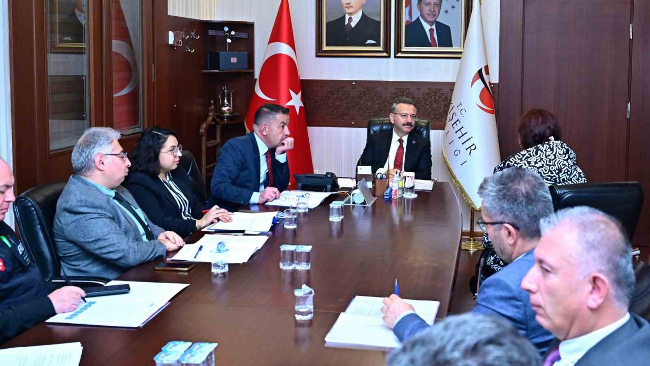 Vali Aksoy, vatandaşların talebini dinledi
