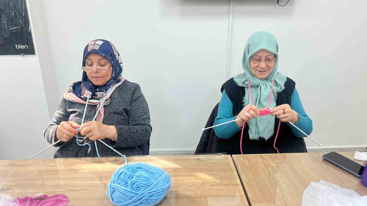Alzheimera karşı örgü örüyorlar
