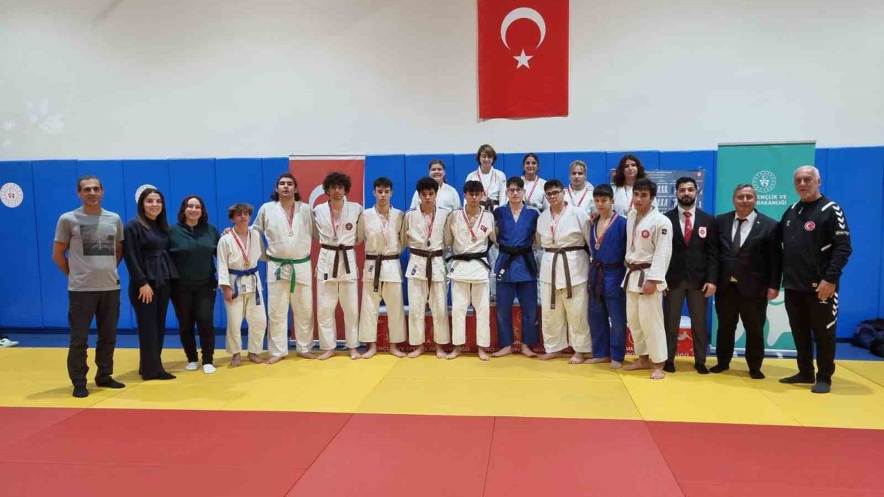 Okul sporları gençler judo il birinciliği nefesleri kesti
