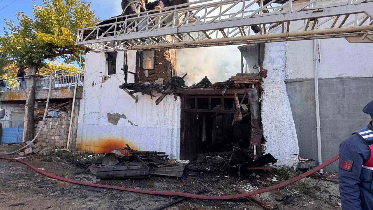 Burdur’da çıkan yangında yaşlı çift hayatını kaybetti
