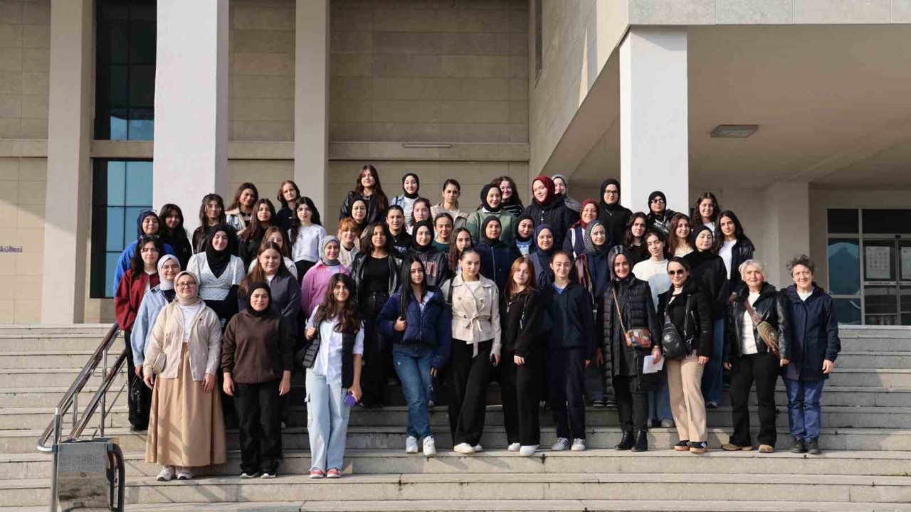 Liseli gençler Düzce Üniversitesi’nde
