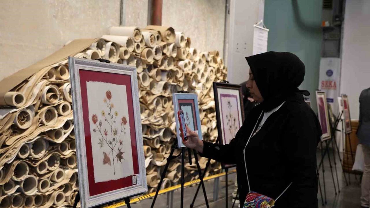 Kağıtta açan çiçekler sergisi açıldı
