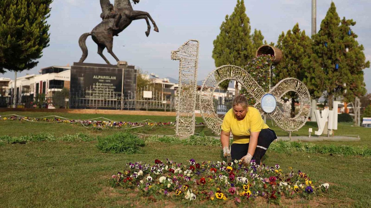 Aydın rengarenk çiçeklerle bezeniyor
