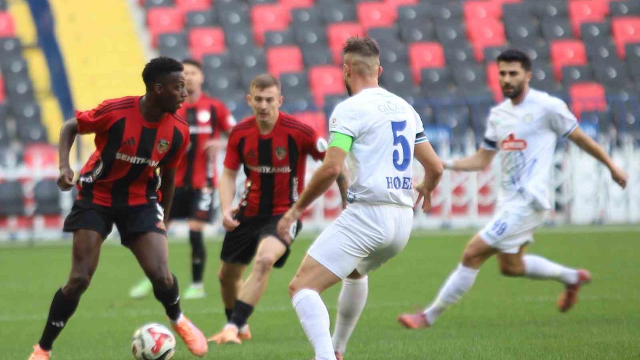 Trendyol Süper Lig: Gaziantep FK: 1 - Çaykur Rizespor: 1 (İlk yarı)
