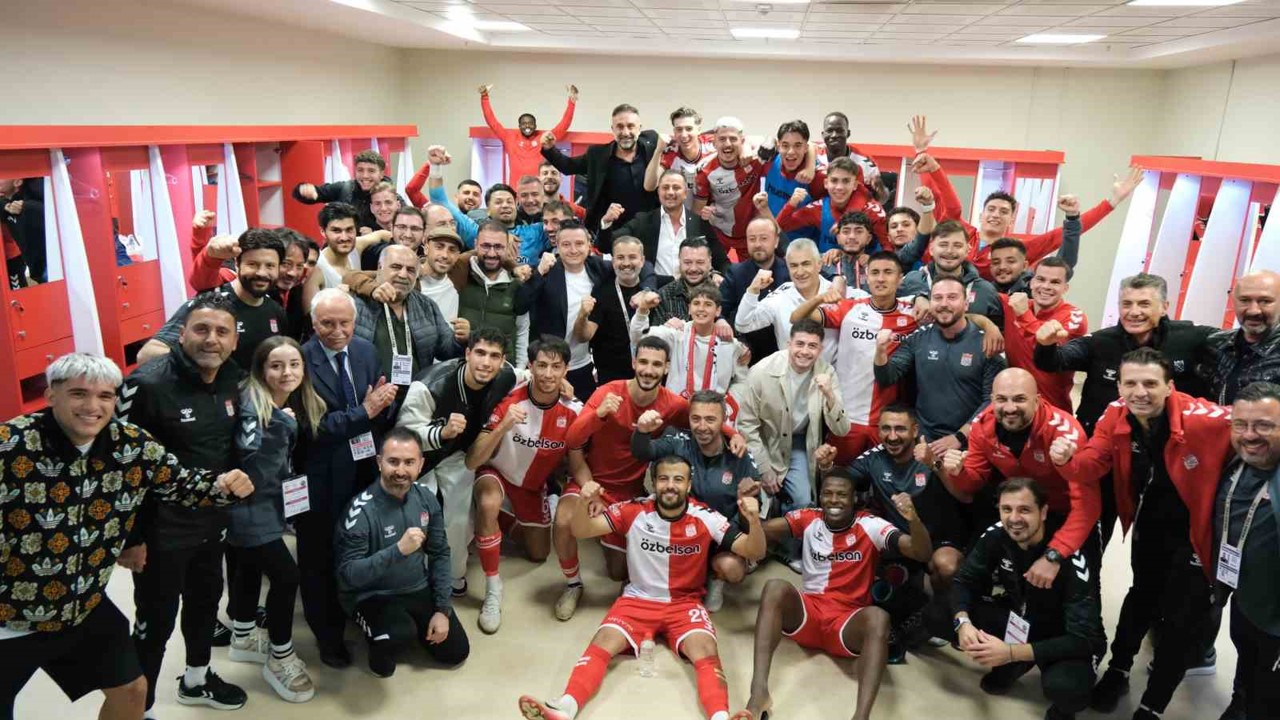 Sivasspor’dan galibiyet pozu
