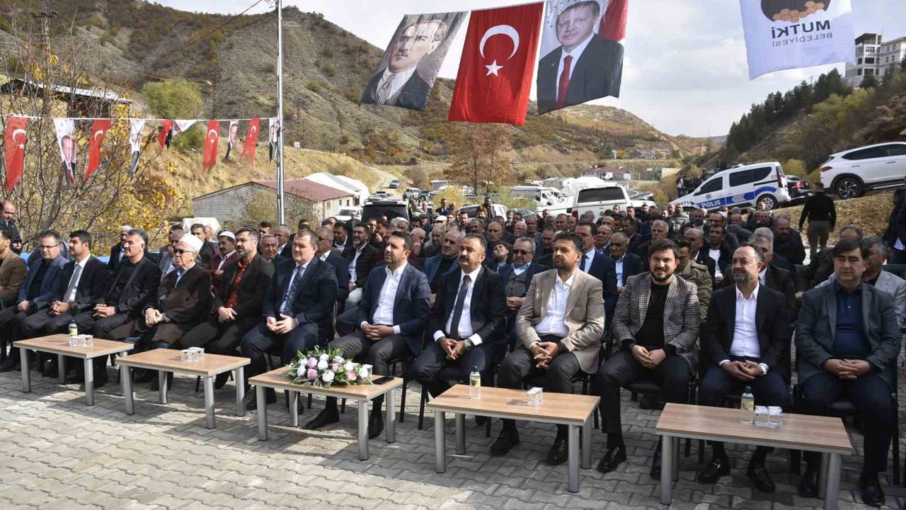 Mutki’de mezbahane ve halı saha açılışı yapıldı
