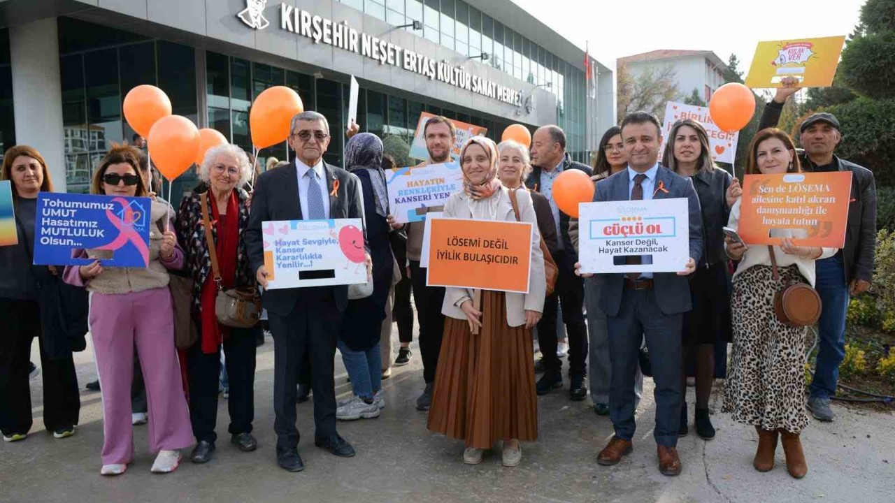 Lösemili çocuklar için gökyüzüne balon bırakıldı
