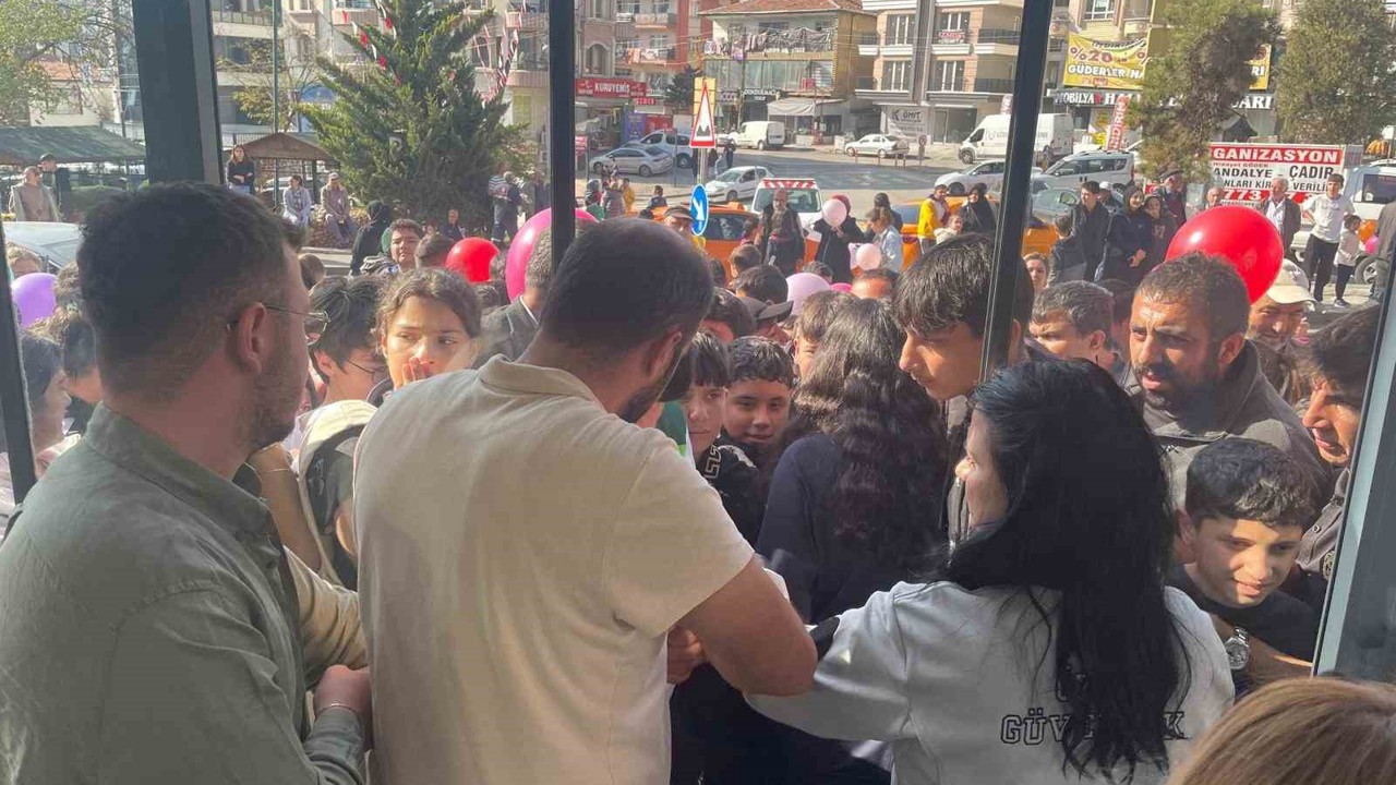 Ankara’da 1 liraya satılan tavuk döner ve ayrana vatandaşlardan yoğun ilgi
