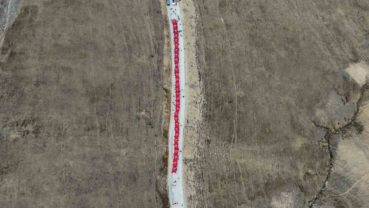 Gümüşhane’de Kabaktepe şehitlerine vefa yürüyüşü düzenlendi
