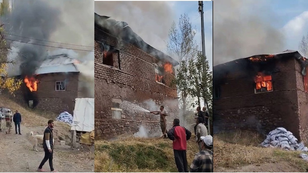 Hakkari’de 2 katlı toprak evde yangın
