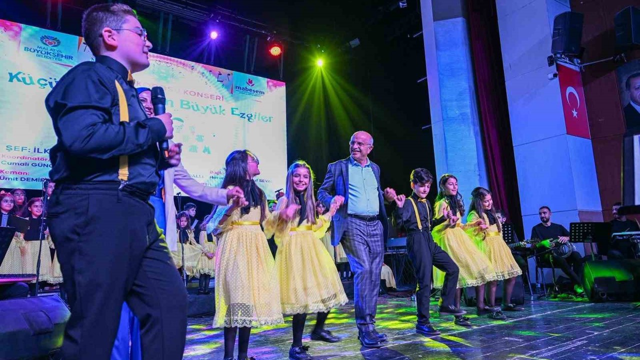 Küçük kalplerden büyük ezgiler
