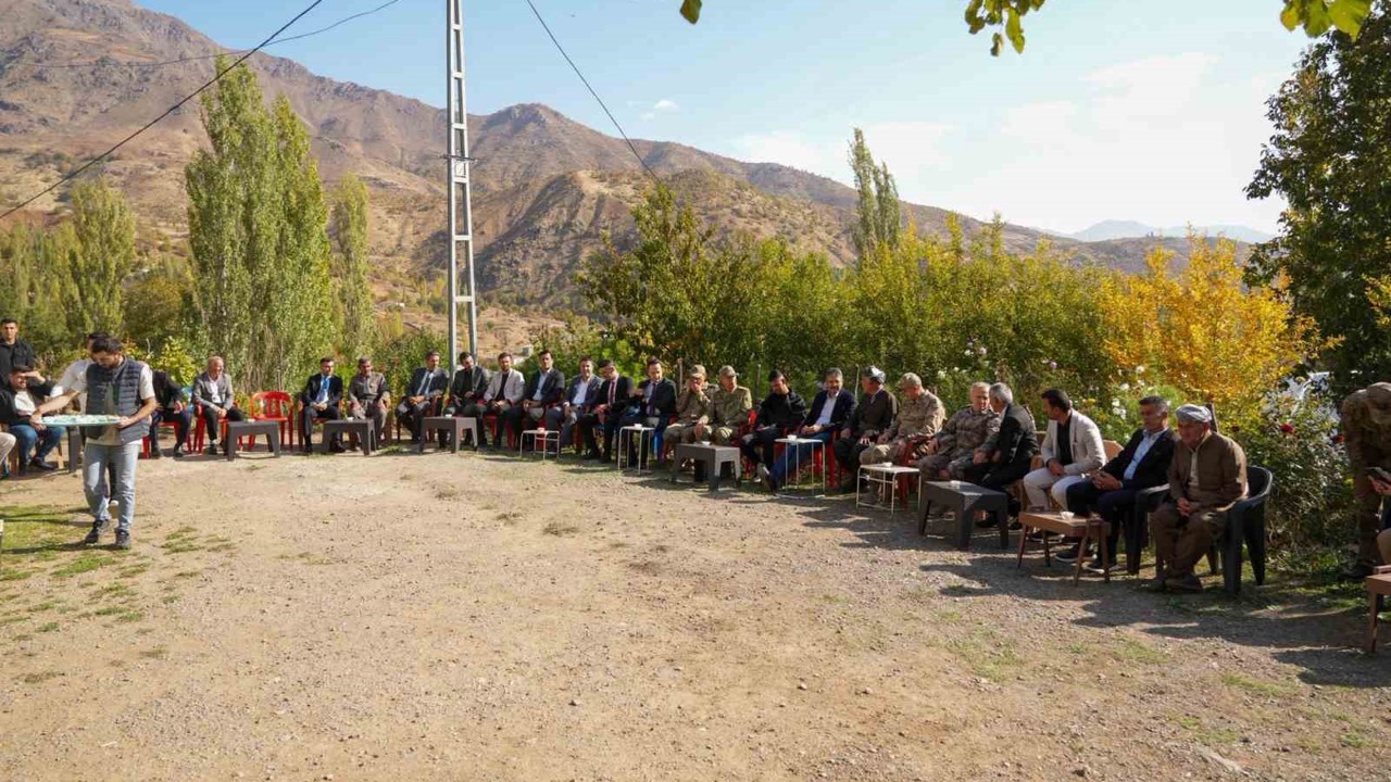 2. Ordu Komutanı Korgeneral Topaloğlu gaziyi köyünde ziyaret etti
