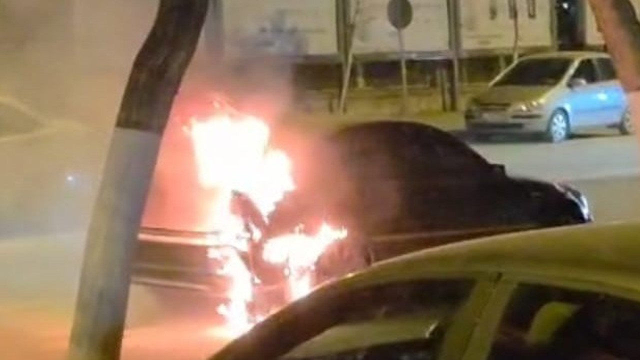 Malatya’da seyir halindeki otomobilde yangın
