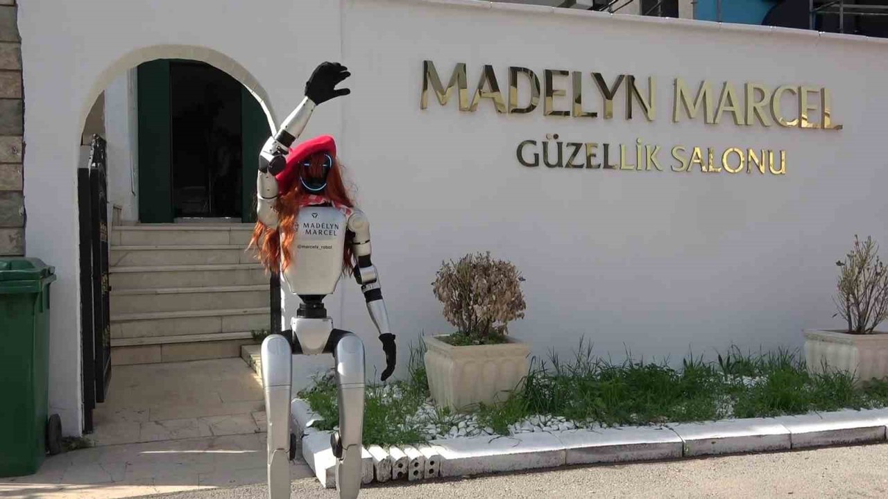 Bursa’da güzellik merkezine robot işçi mesaiye başladı

