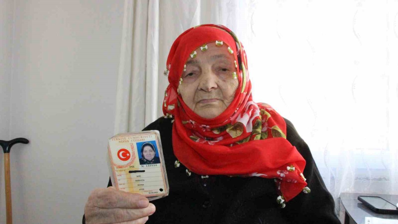102 yaşında yeni kimliğine kavuştu
