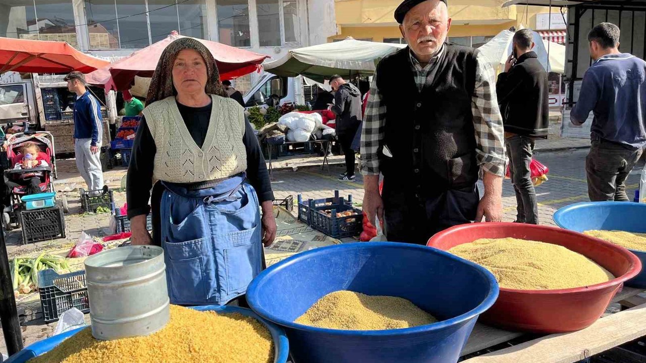 Yozgat’ta 70’lik çift 40 yıldır omuz omuza pazarcılık yapıyor
