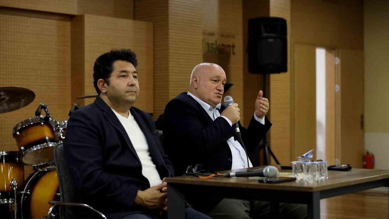 Prof. Dr. Taşağıl, Sakarya’da erken dönem Türk devletlerini anlattı
