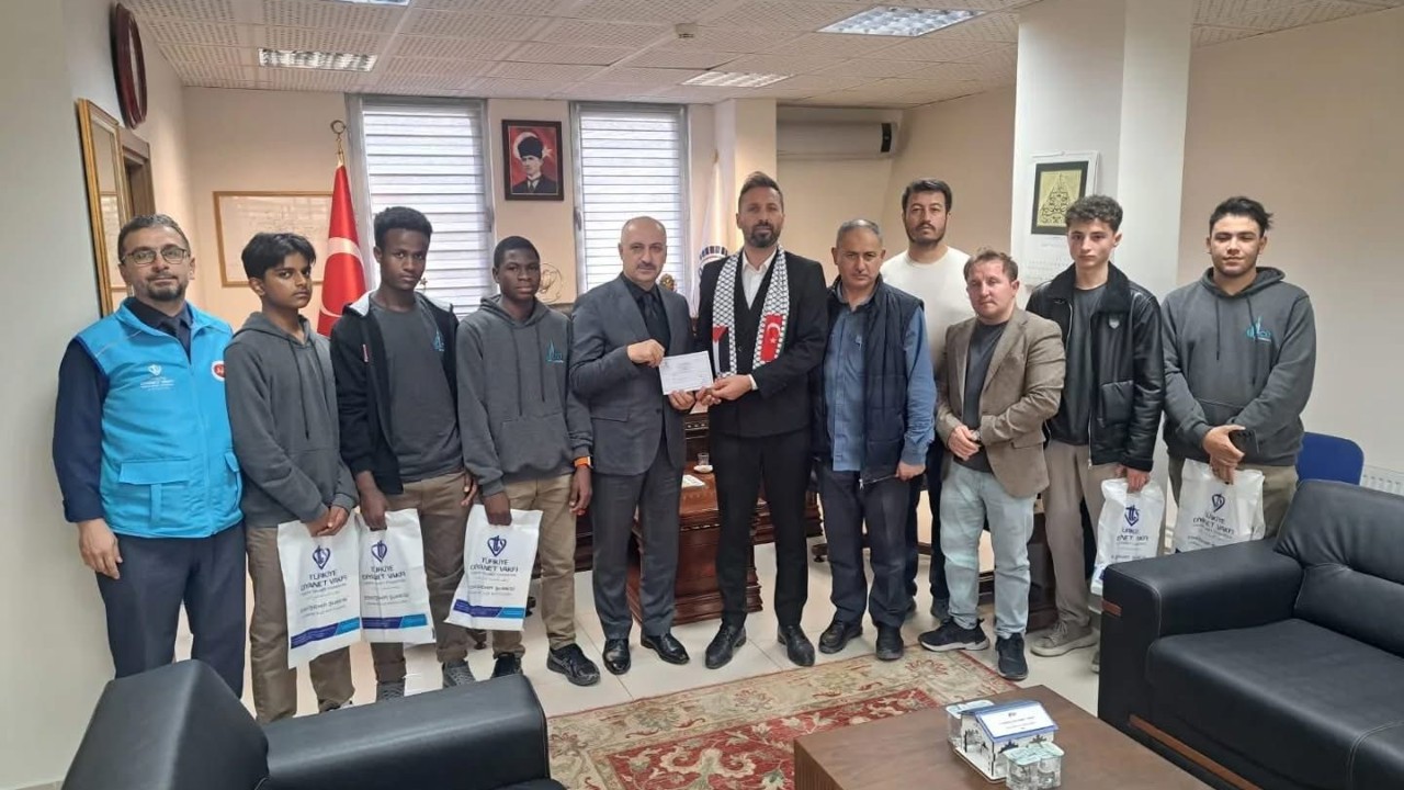 Uluslararası Cevat Ülger Anadolu İmam Hatip Lisesi’nden Filistin için hayır panayırı
