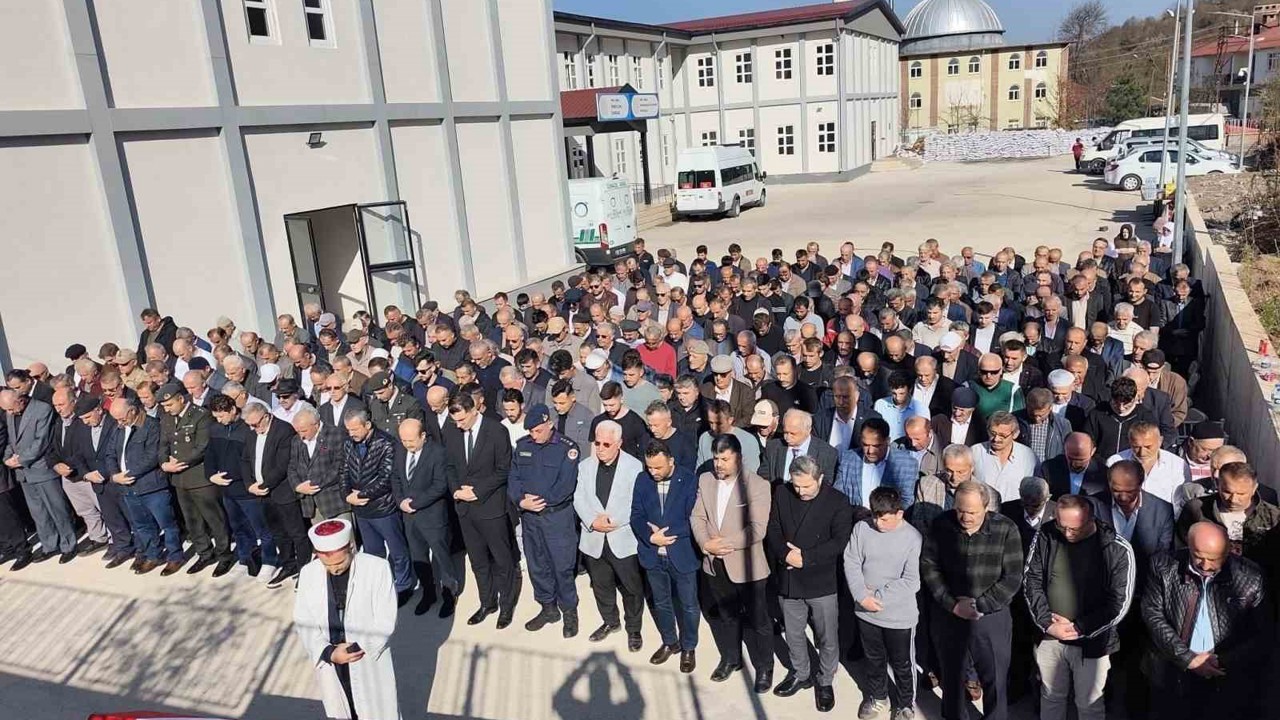 94 yaşında hayatını kaybeden Kore gazisi toprağa verildi
