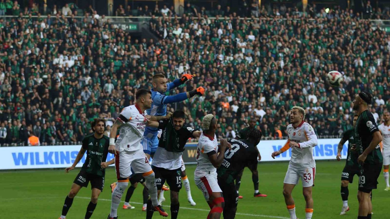 Trendyol Süper Lig: Kocaelispor: 0 - Galatasaray: 0 (Maç devam ediyor)
