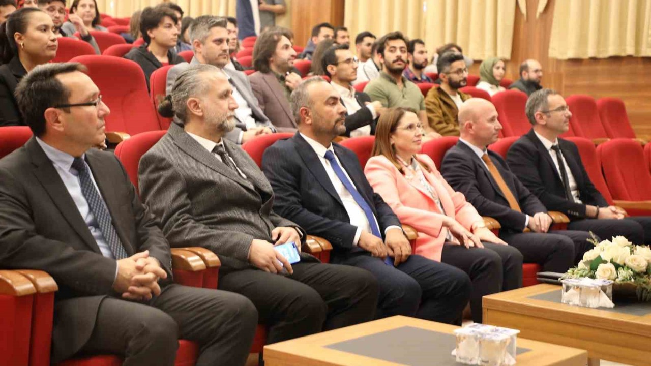 BARÜ yapay zekâ eğitimleriyle dijital dönüşüme katkı sunuyor
