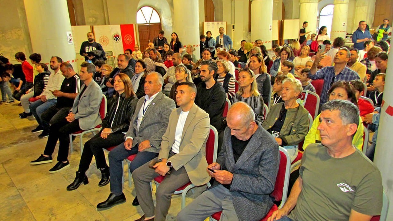 Çeşme’de satranç turnuvası düzenlendi
