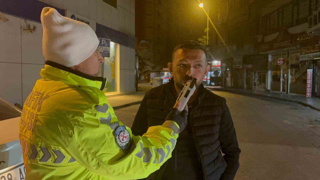 ’Dur’ ihtarına uymayan sürücü, 6 gün arayla ikinci kez alkollü yakalandı

