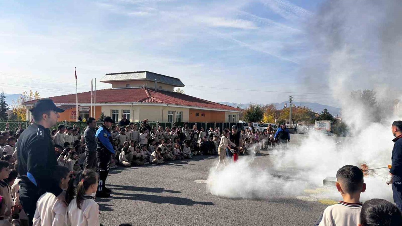 Göktürk İlkokulunda deprem ve afet bilinci eğitimi
