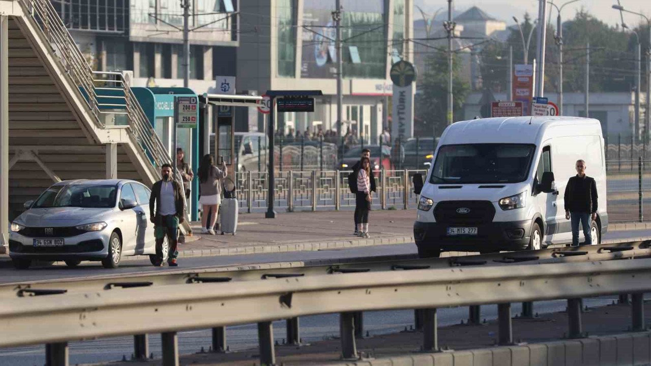 Kocaeli, Sakarya, Düzce ve Bolu’da "Ata’ya saygı" için hayat durdu
