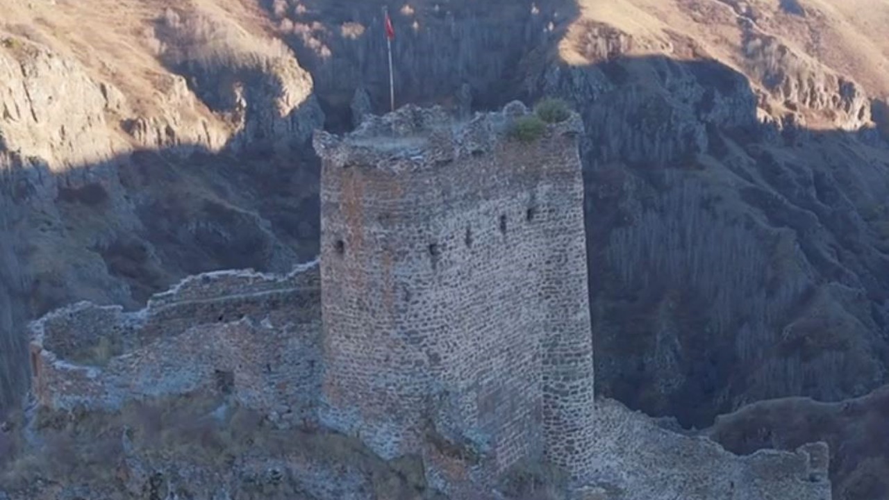 Tarihi Şeytan Kalesi havadan görüntülendi

