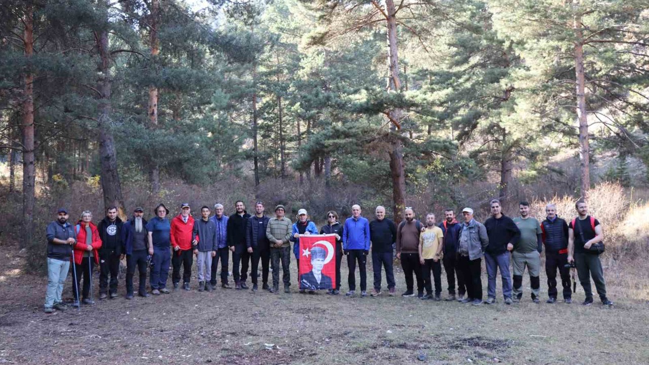 Doğal güzelliklerin içinde 16 km yürüdüler
