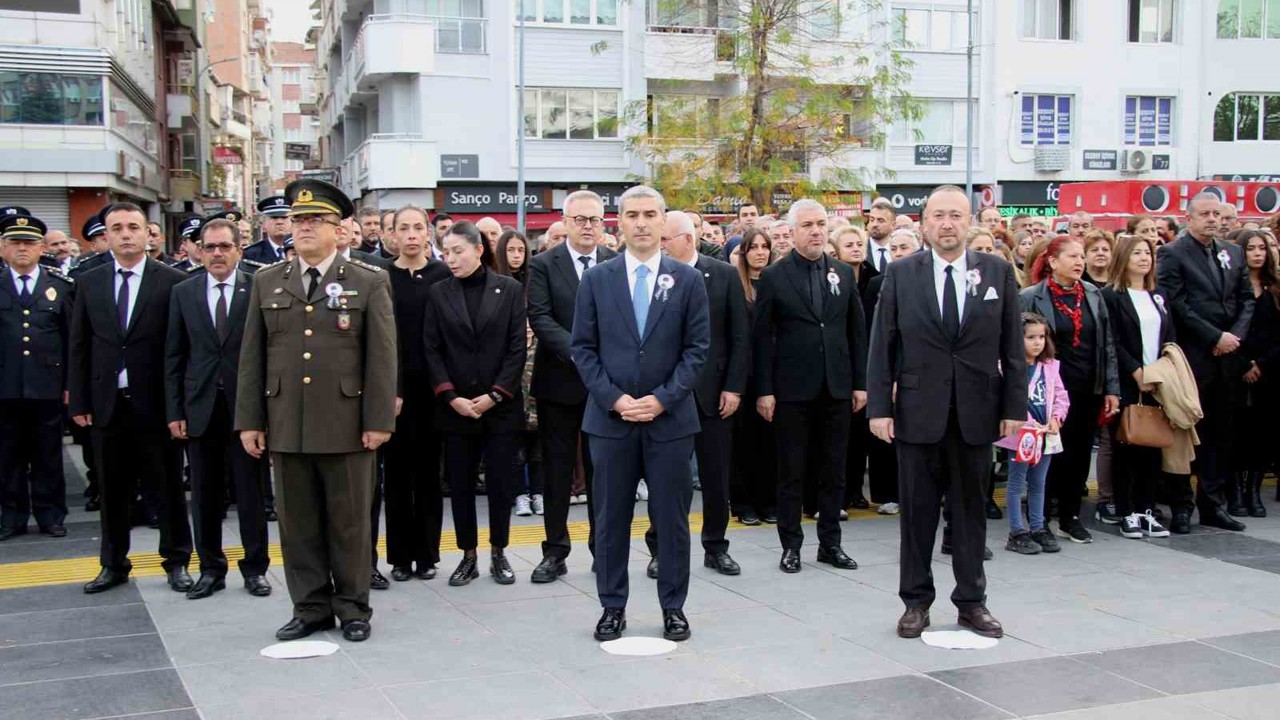 Atatürk vefatının 87. yıldönümünde Uşak’ta anıldı
