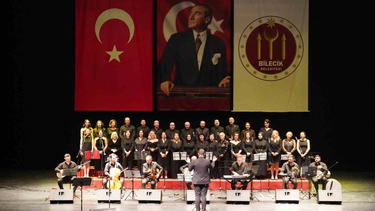 Atatürk’ün sevdiği şarkıları hep birlikte söylendi
