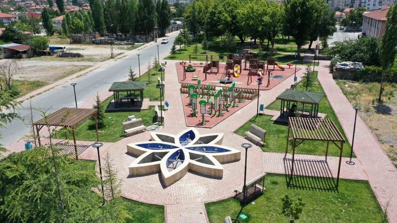 Başkan Çolakbayrakdar: "Kişi başına 17,60 metrekare yeşil alan, 530 park ve 965 bin ağaçla geleceğe nefes, şehre oksijen"
