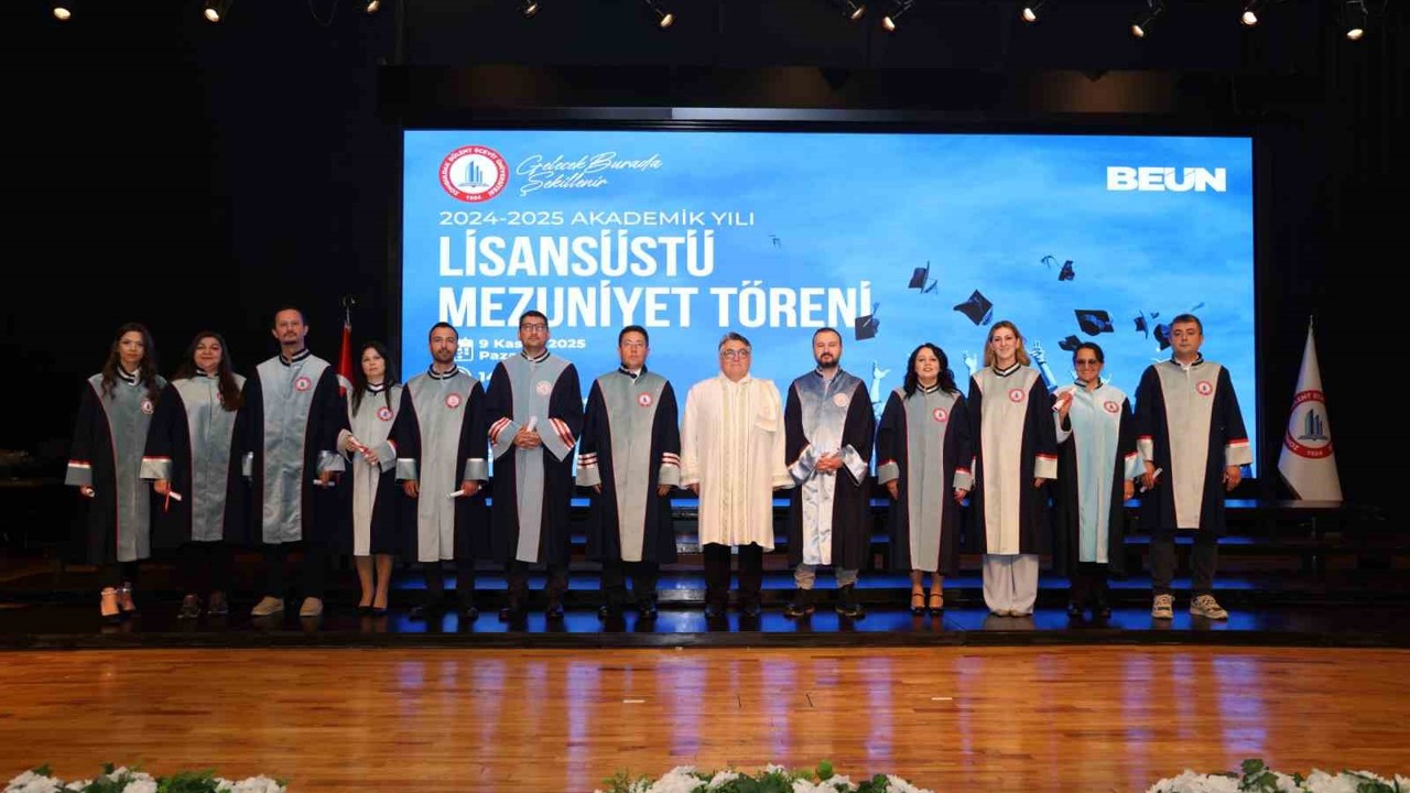 BEUN’da 2024-2025 Akademik Yılı Lisansüstü mezuniyet töreni coşkusu
